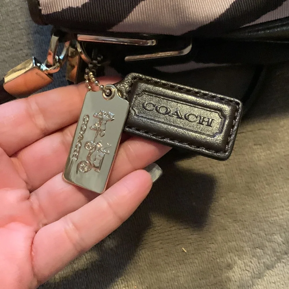 Coach - Picture 2 of 7